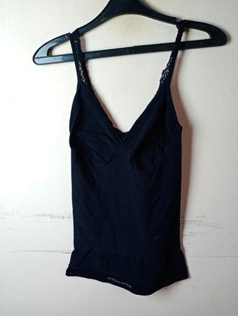 Schwarzes Top mit Spitze