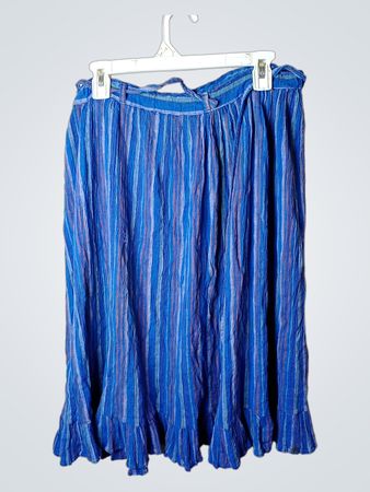 Blau gestreifter Rock mit Rüschensaum