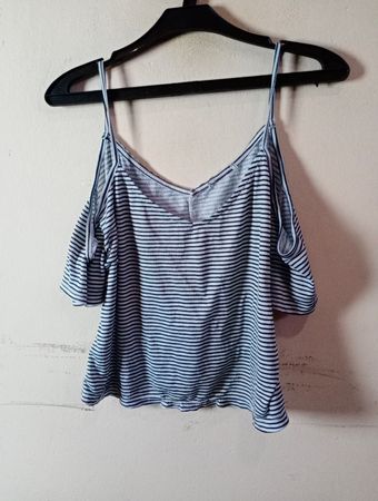 Gestreiftes Cold Shoulder Top