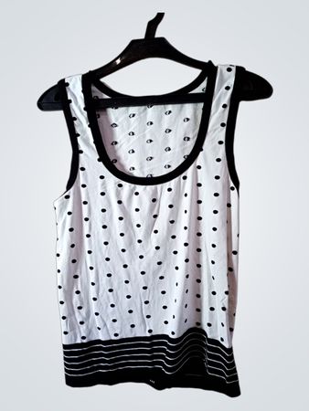 Weißes Tanktop mit schwarzen Punkten und gestreiften Saum
