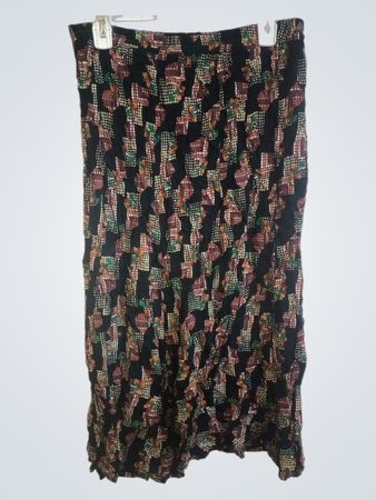Maxi-Rock mit abstraktem Druck