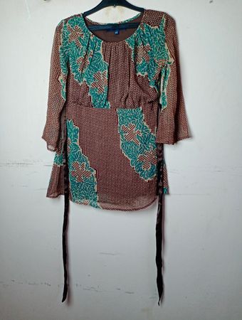 Annabelle Brown und grünes Blumenmuster Langarmkleid mit Bindeband