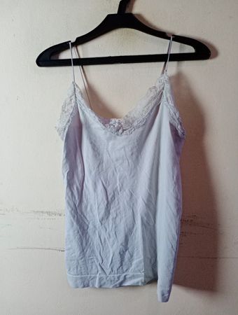 Geteiltes Spitzenbesatz-Cami