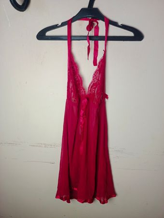 Roter Spitzen-Babydoll mit Trägern
