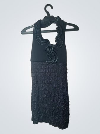 Schwarzes Rüschenshirts-Halterkleid