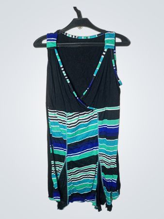 Ärmelloses gestreiftes Kleid