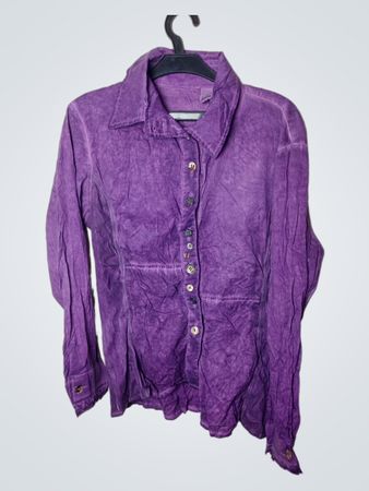 Lila gewaschenes Button-Up-Hemd