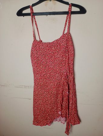 Rotes Blütenmuster-Topkleid