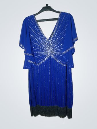 Blaues Perlenkleid mit Fransen