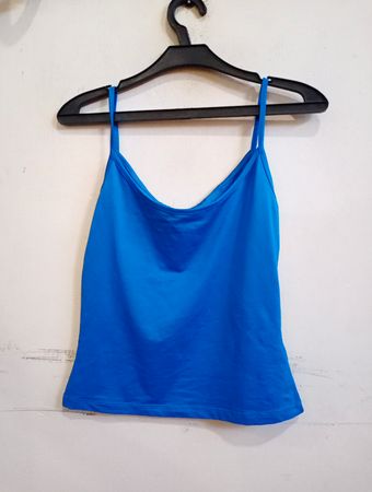 Blaues Spaghetti-Träger-Tanktop