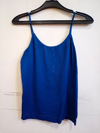 Blaues Spaghetti-Träger-Tanktops