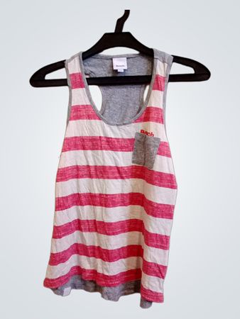 Bank. Gestreiftes Tank-Top
