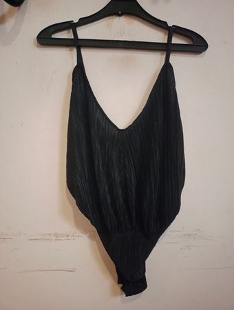 RUTE&CIRCLE Schwarzer Plissierter Body