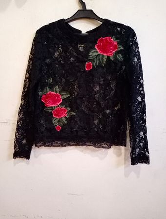 EXIT URBAN & VINTAGE Schwarzes Spitzenoberteil mit roserosen Stickerei