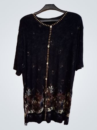 Schwarzes Oberteil mit floralem Druck und Perlendetails