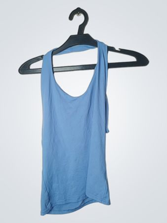 Blaues Haltertop