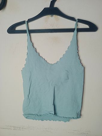 Leicht blau gestreiftes Kopftuch-Cami-Top