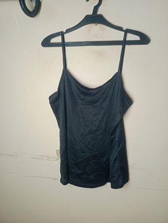 Schwarzes Spaghetti-Träger-Tanktop