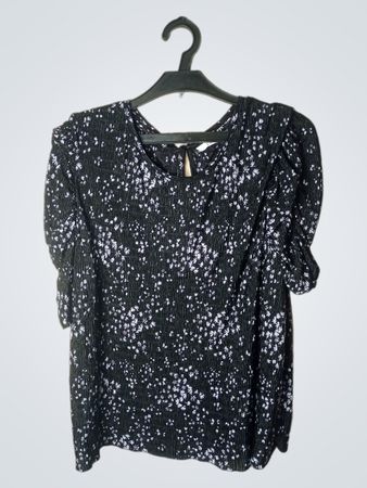 Camaieu schwarzes Oberteil mit Blumenmuster
