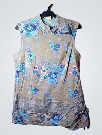 Das ärmellose Kleid mit Blumenmuster für Schwangere