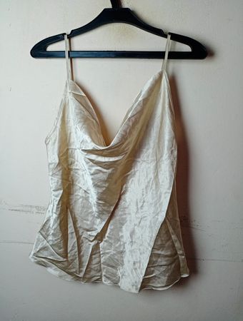 Cremfarbener Satin Cami