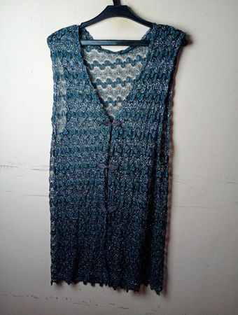 Blau ärmelloses gestricktes langes Weste