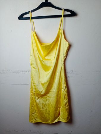 Gelbes Slipkleid