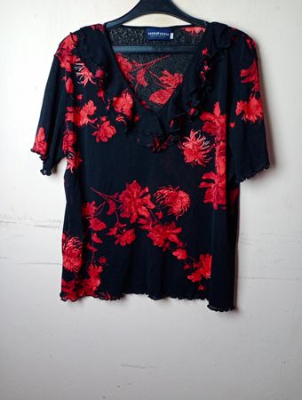 IHR 6. SINN Klassischer Stil Bei C&A Schwarzes Rotes Blumendruck Rüschenshirt mit V-Ausschnitt