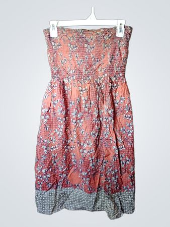 Atmosphere Trägerloses florales Rüschkleid