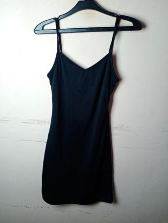 Schwarzes Spaghetti-Trägerkleid
