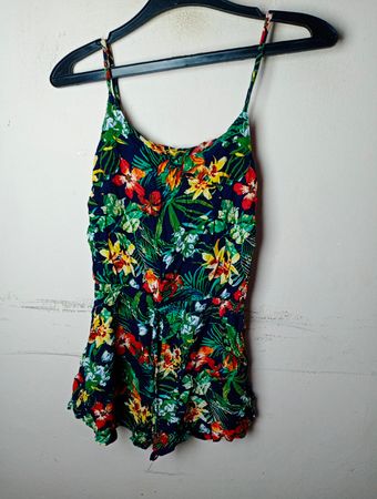 Marineblumenmuster-Strampler