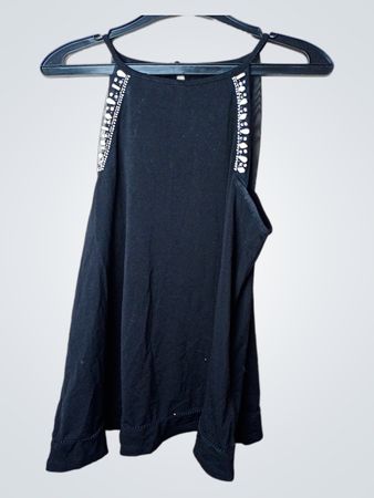 Nächstes schwarzes, verziertes Tanktop