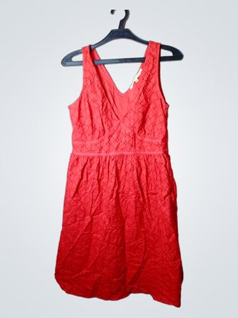 Rotes ärmelloses V-Ausschnitt-Kleid