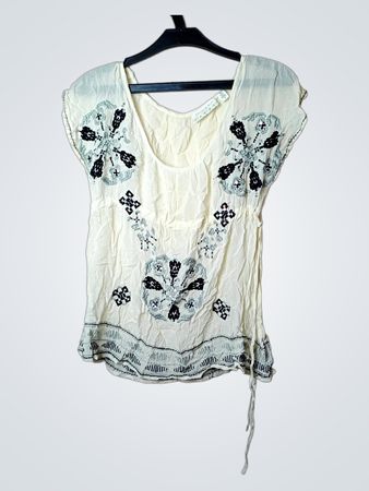 KIMCHI & BLUE Damen Perlen- und besticktes Cremetop Größe S
