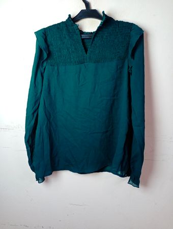 Grüne rüschierte Bluse mit Rüschendetail