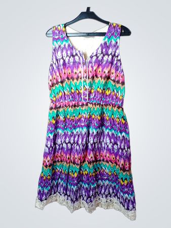 Anmol ärmelloses bedrucktes Kleid mit Spitzenverzierungen