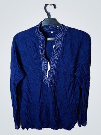 Blaues besticktes Langarmhemd