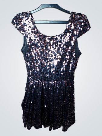 Arden B Paillettenkleid mit kurzen Ärmeln