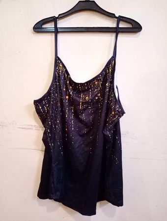 Schwarzes Top mit Glitzerdruck