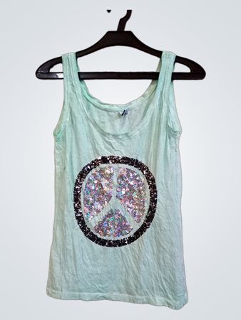 Sublevel mintgrünes Tanktop mit einem Peace-Zeichen aus Pailletten.