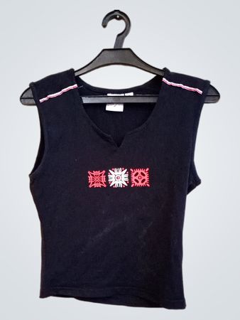 Crane Sports Schwarzes Ärmelloses Top mit Rotem und Weißem Geometrischen Design