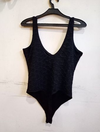 H&M Schwarzer Strukturierter Bodysuit