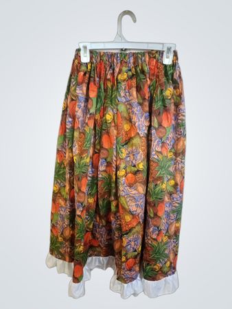 Rock mit Fruchtmotiv und Rüsche am Saum