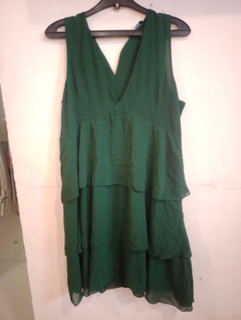 Akè Ärmelloses Rüschekleid
