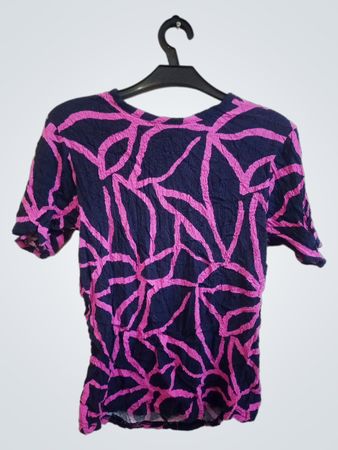 Blaues und rosa abstraktes Muster T-Shirt