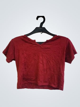 Rotes cropped V-Ausschnitt T-Shirt