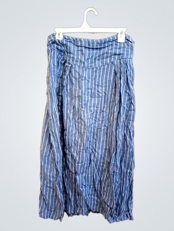 Blau gestreifter Maxikleid