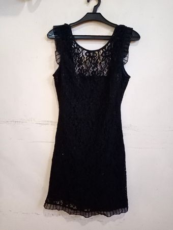 Lipsy London Schwarzes Spitzen-Minikleid