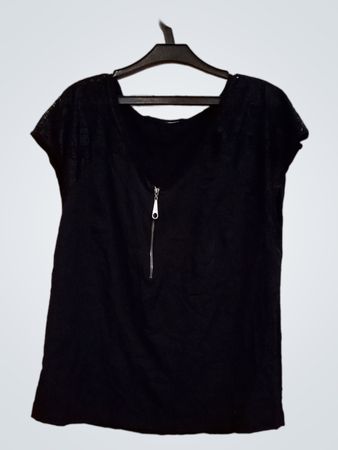 Schwarzes T-Shirt mit Reißverschlussdetails