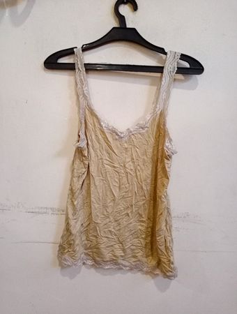 Beige Spaghetti-Trägertop mit Spitzenbesatz